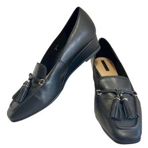TAHARI Resort Black Leather Tasseled Wedge Loafer Size 9
